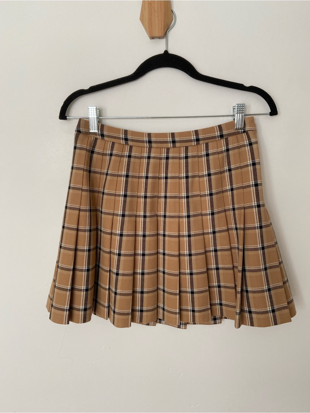 Aritzia Wilfred Juliet Plaid Pleated Mini Skirt in Tan Black Neutral size 4